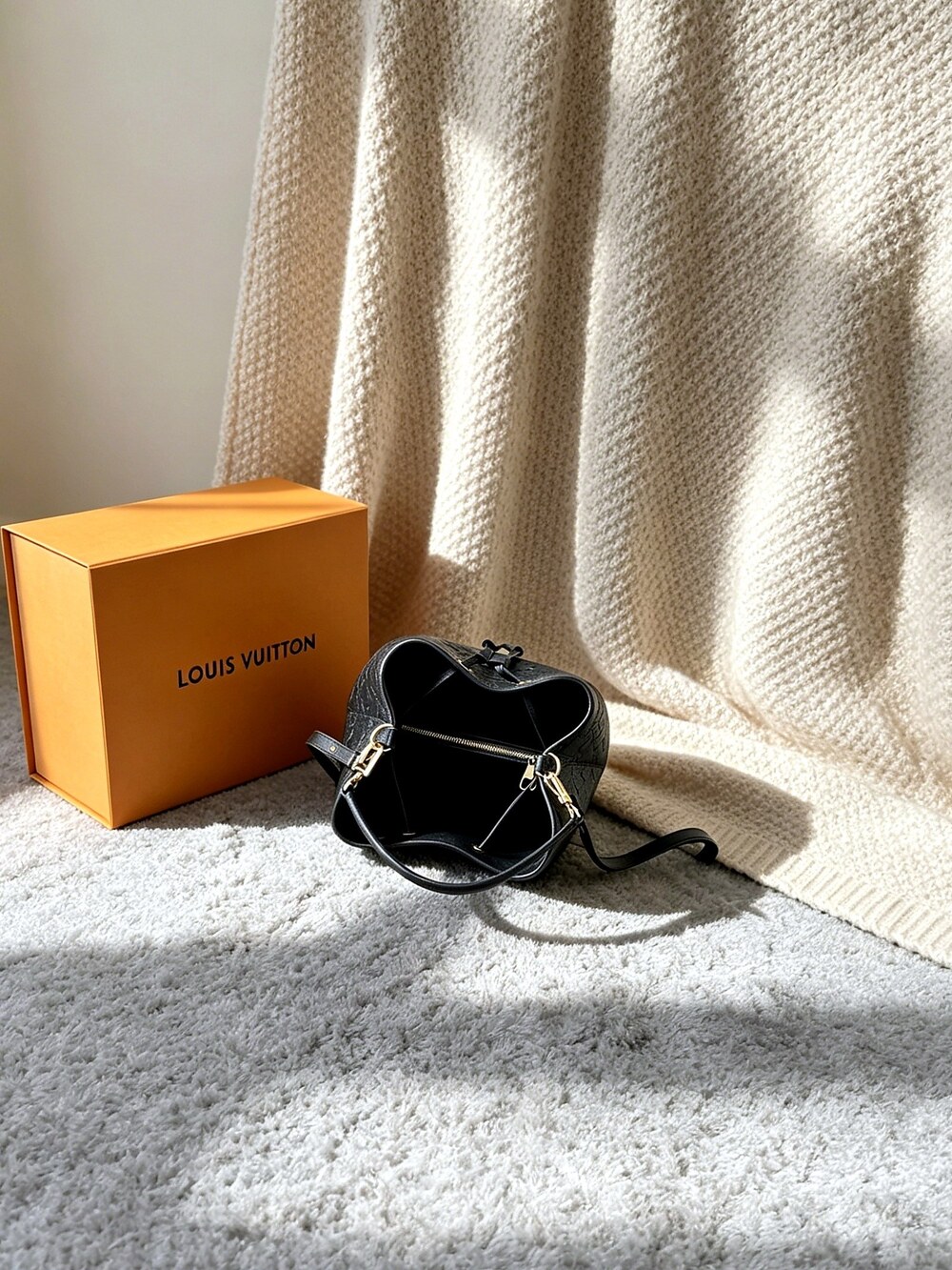 Louis Vuitton Black Monogram Empreinte Neonoe MM Bucket Bag - Picture 5 of 6